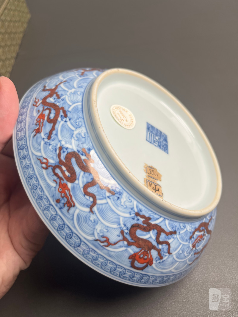 清乾隆  青花矾红九龙闹海图盘 - 图15
